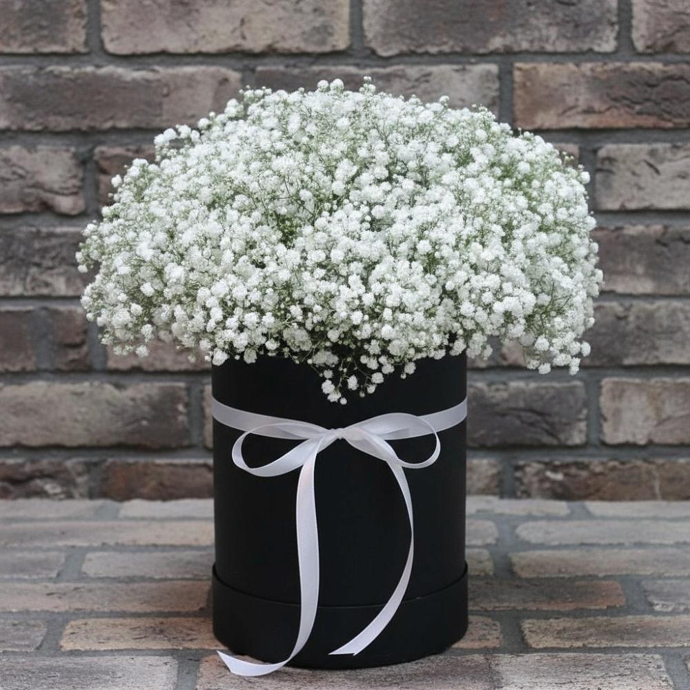 Цветочная композиция из Гипсофила в шляпной коробке в Краснозёрском