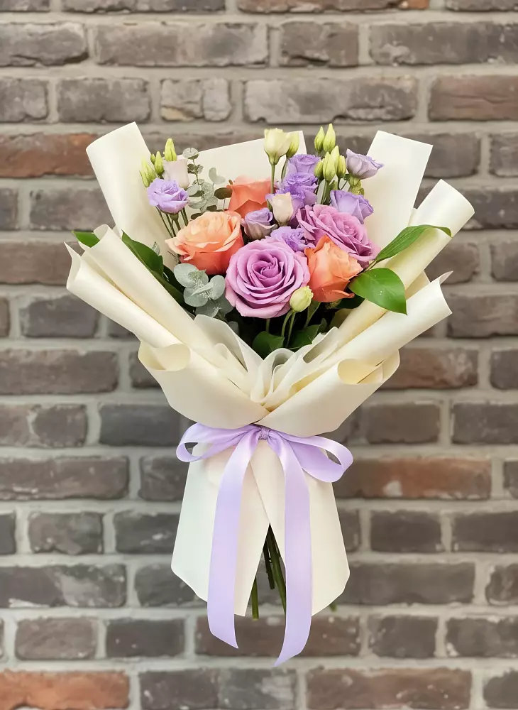 Букет цветов из: Лизиантусы и Розы в Краснозёрском