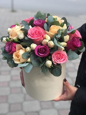 Цветочная композиция из Розы в шляпной коробке в Краснозёрском