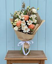 Букет цветов из:  Альстромерии, Лизиантусы, Розы и Хризантемы в Краснозёрском