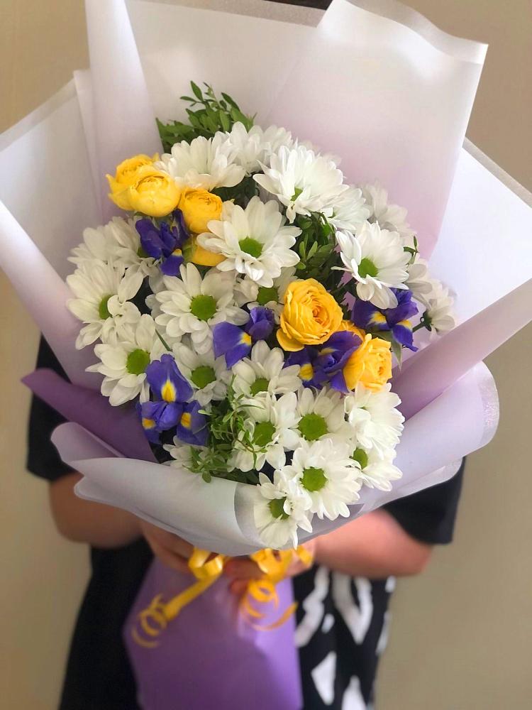 Букет цветов из: Ирисы, Хризантемы и Розы в Краснозёрском