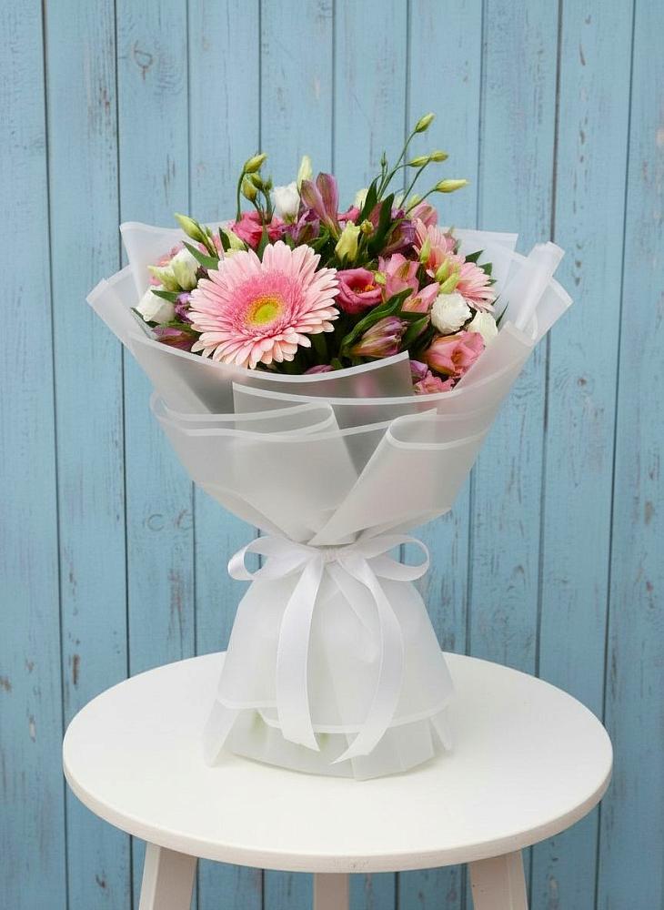 Букет цветов из: Герберы, Альстромерии и Лизиантусы в Краснозёрском