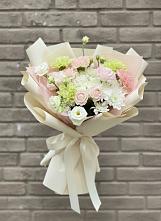 Букет цветов из:  Гвоздики, Розы, Лизиантусы и Хризантемы в Краснозёрском