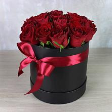 Цветочная композиция из Розы в шляпной коробке в Краснозёрском