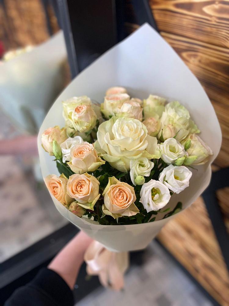 Букет цветов из: Розы и Лизиантусы в Краснозёрском